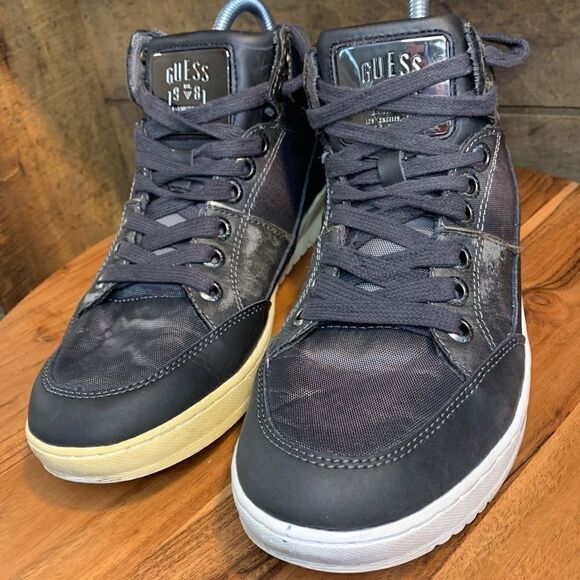 Guess boys shoes, Sz 8.5.   Inv 5064 - Picture 1 of 6